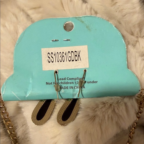 NWT Ella Black and Gold Teardrop Necklace Set - Picture 4 of 5